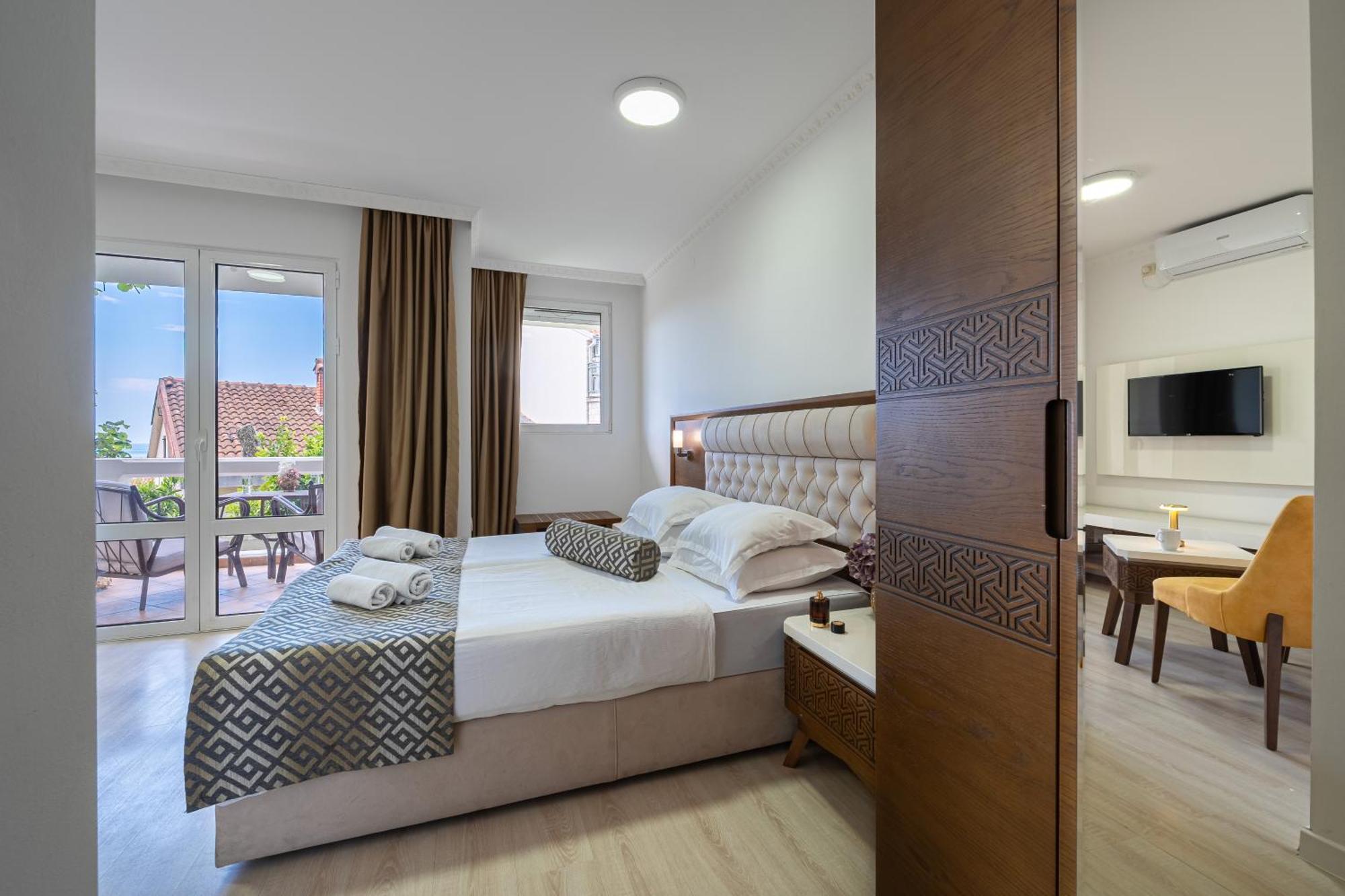 Adrovic Hotel 3*