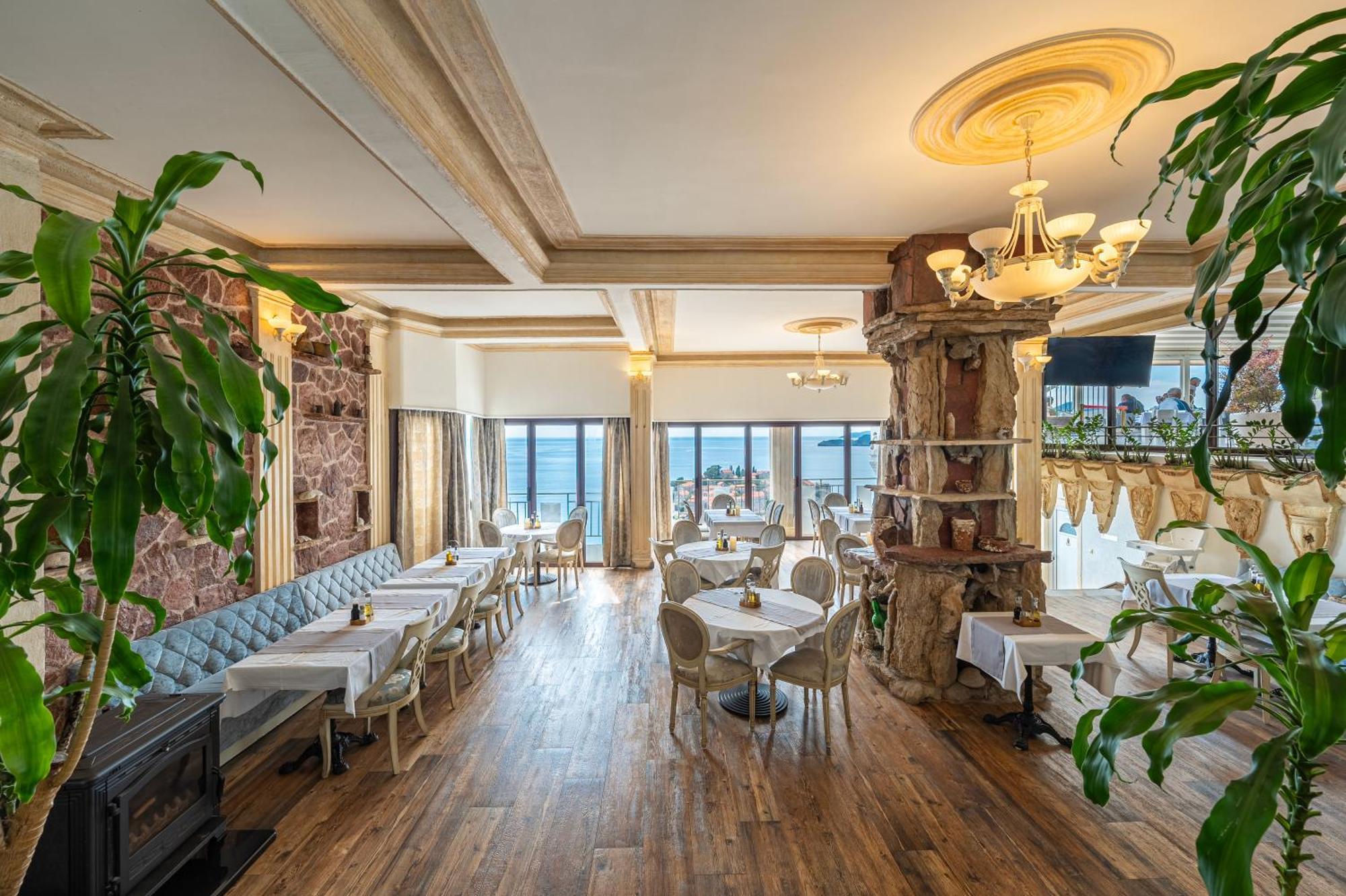 Adrovic Hotel