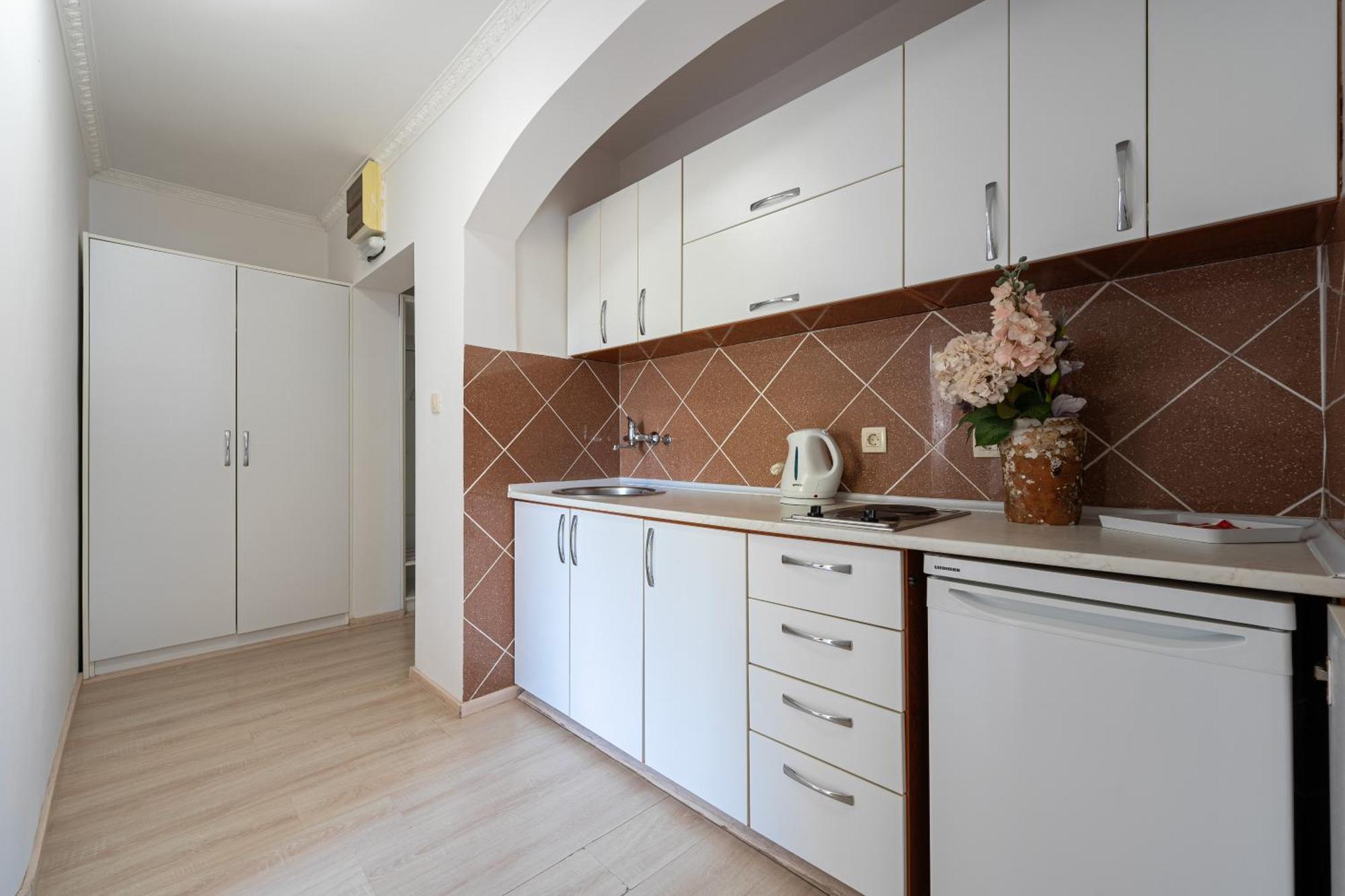 Adrovic Hotel 3*