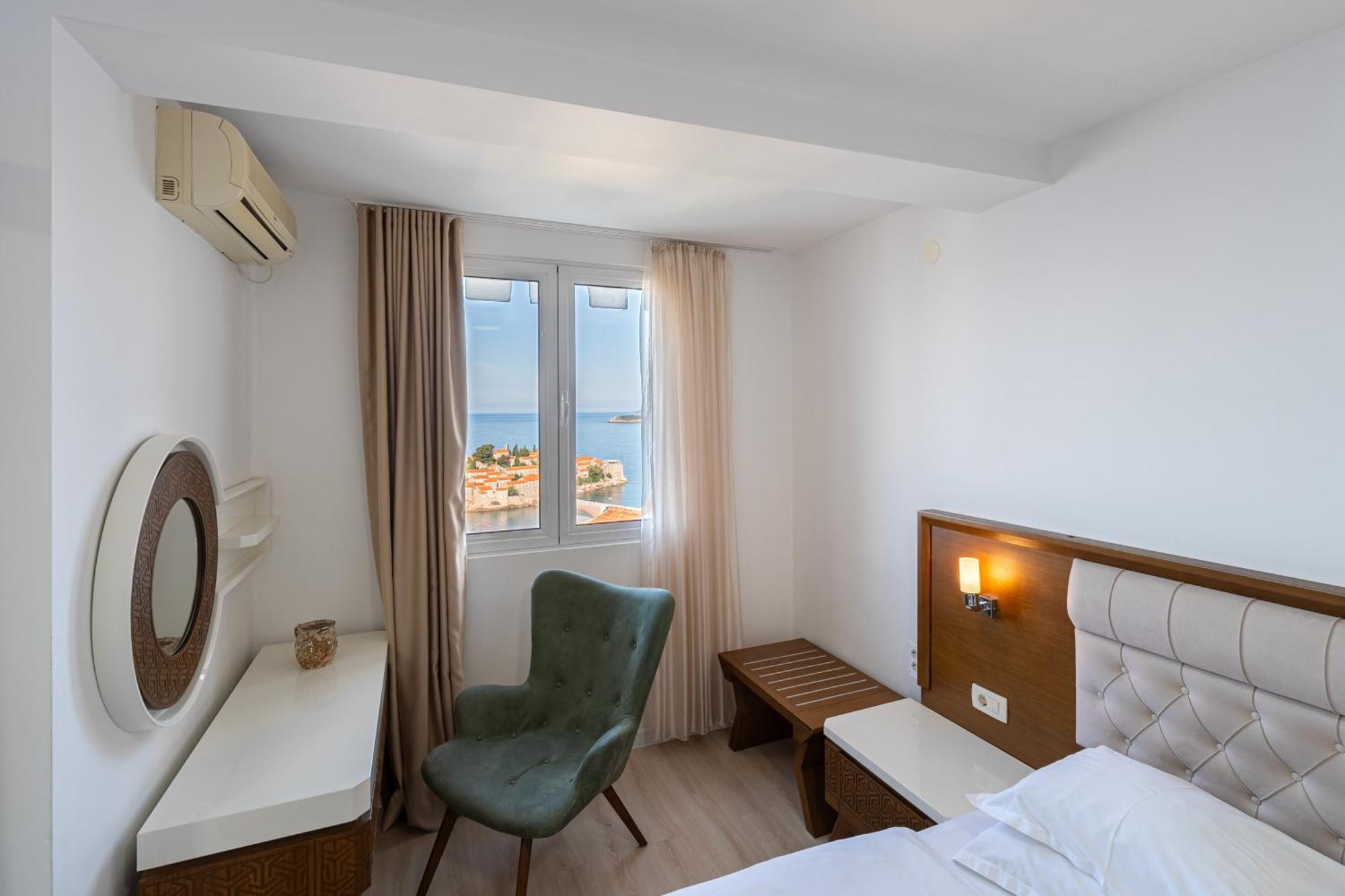 Adrovic Hotel 3*