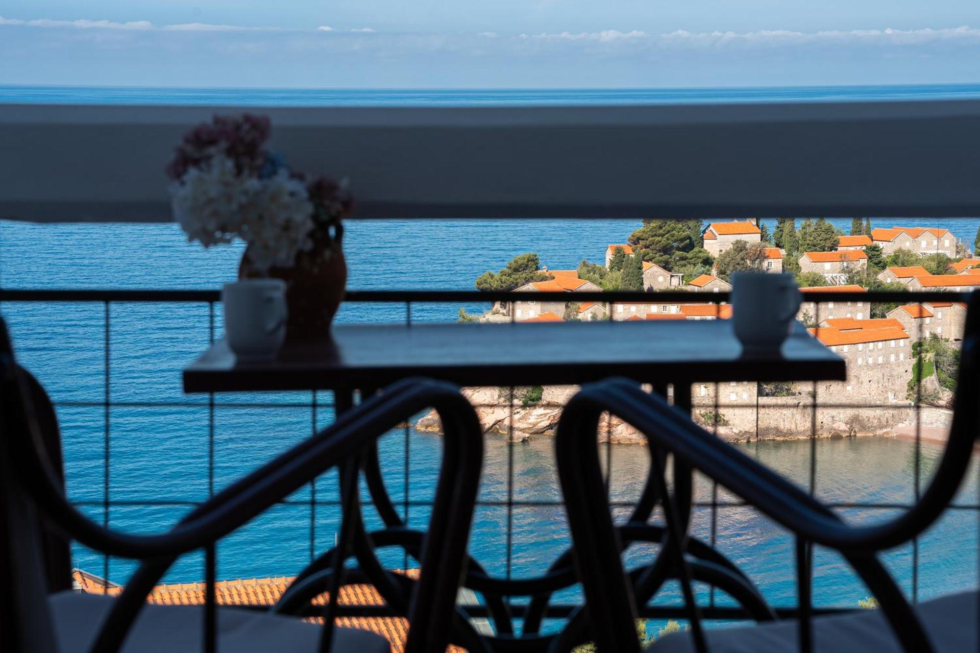 Hotel Adrovic 3*
